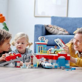 LEGO DUPLO: PARKING GARAGE AND CAR WASH